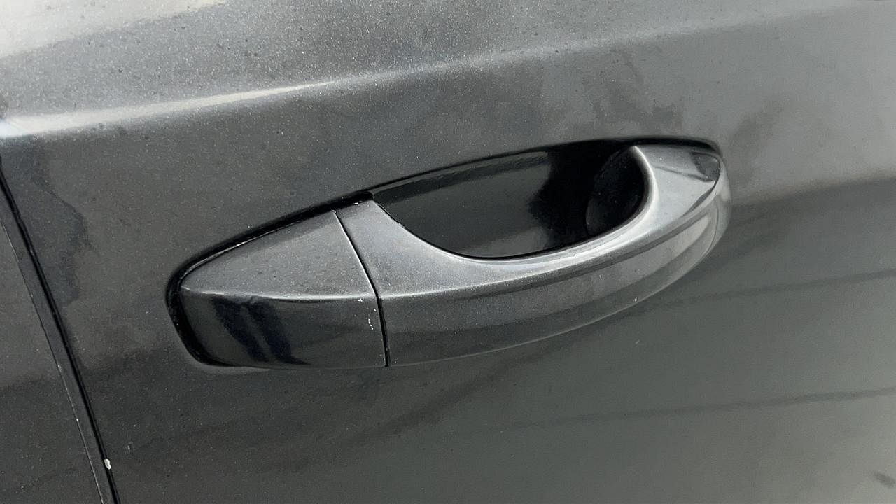 Used 2014 Skoda Octavia [2013-2017] Elegance 1.8 TSI AT Petrol Automatic dents MINOR SCRATCH