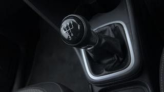 Used 2015 Volkswagen Cross Polo [2015-2018] 1.2 MPI Highline Petrol Manual interior GEAR  KNOB VIEW