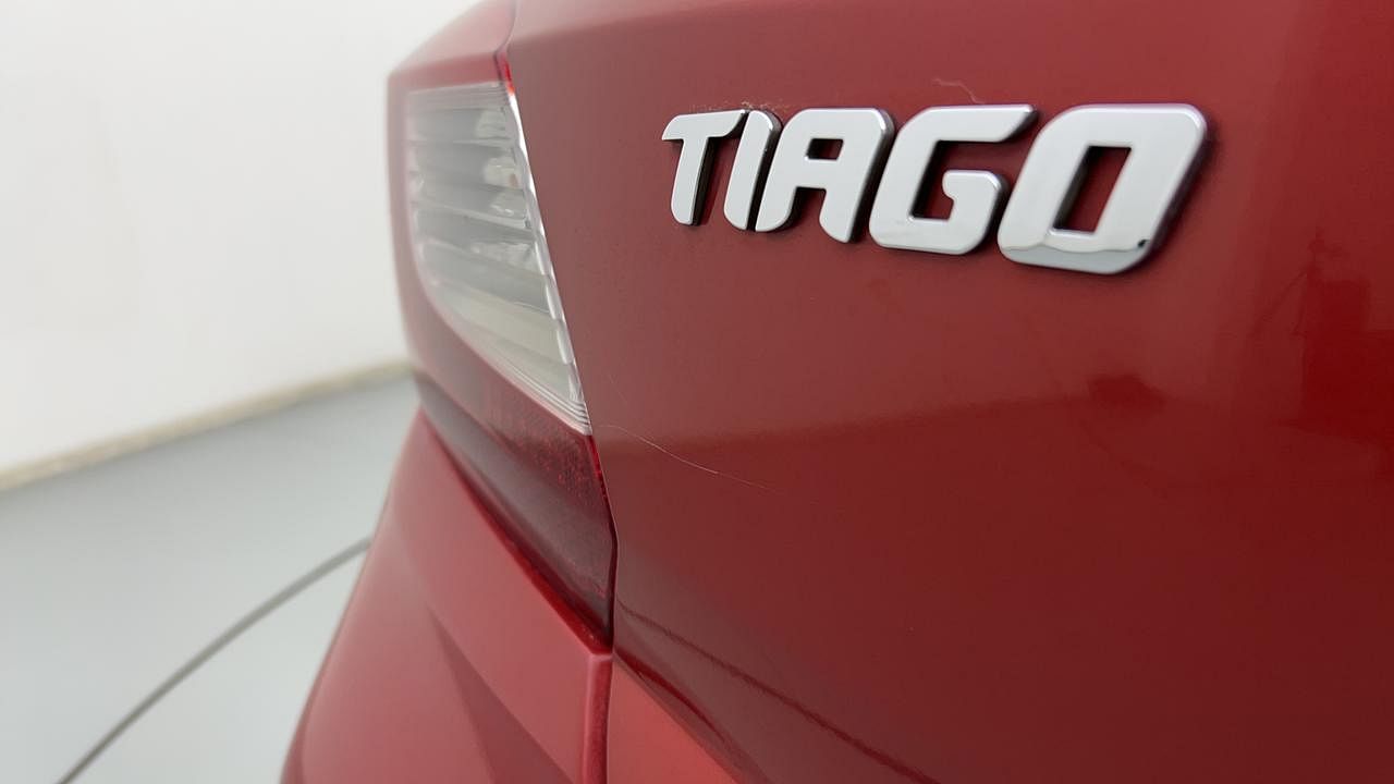Used 2018 Tata Tiago [2016-2020] Revotron XZA AMT Petrol Automatic dents MINOR SCRATCH