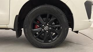 Used 2017 Toyota Innova Crysta [2016-2020] 2.8 ZX AT 7 STR Diesel Automatic tyres RIGHT FRONT TYRE RIM VIEW