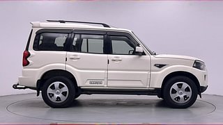 Used 2018 Mahindra Scorpio [2017-2020] S7 140 PS Diesel Manual exterior RIGHT SIDE VIEW