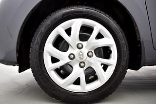 Used 2018 Hyundai Grand i10 [2013-2017] Magna 1.2 Kappa VTVT Petrol Manual tyres LEFT FRONT TYRE RIM VIEW