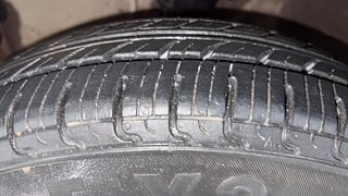 Used 2010 Hyundai i10 [2007-2010] Sportz 1.2 Petrol Petrol Manual tyres LEFT FRONT TYRE TREAD VIEW