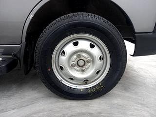 Used 2021 Maruti Suzuki Eeco AC 5 STR Petrol Manual tyres RIGHT FRONT TYRE RIM VIEW