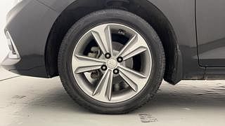 Used 2019 Hyundai Verna [2017-2020] 1.6 VTVT SX Petrol Manual tyres LEFT FRONT TYRE RIM VIEW