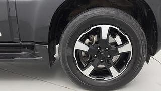 Used 2022 mahindra Scorpio Classic S 11 MT 7S Diesel Manual tyres RIGHT FRONT TYRE RIM VIEW