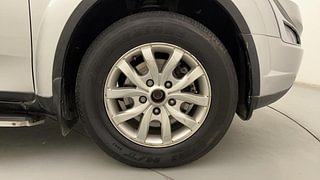 Used 2017 Mahindra XUV500 [2015-2018] W8 AT Diesel Automatic tyres RIGHT FRONT TYRE RIM VIEW