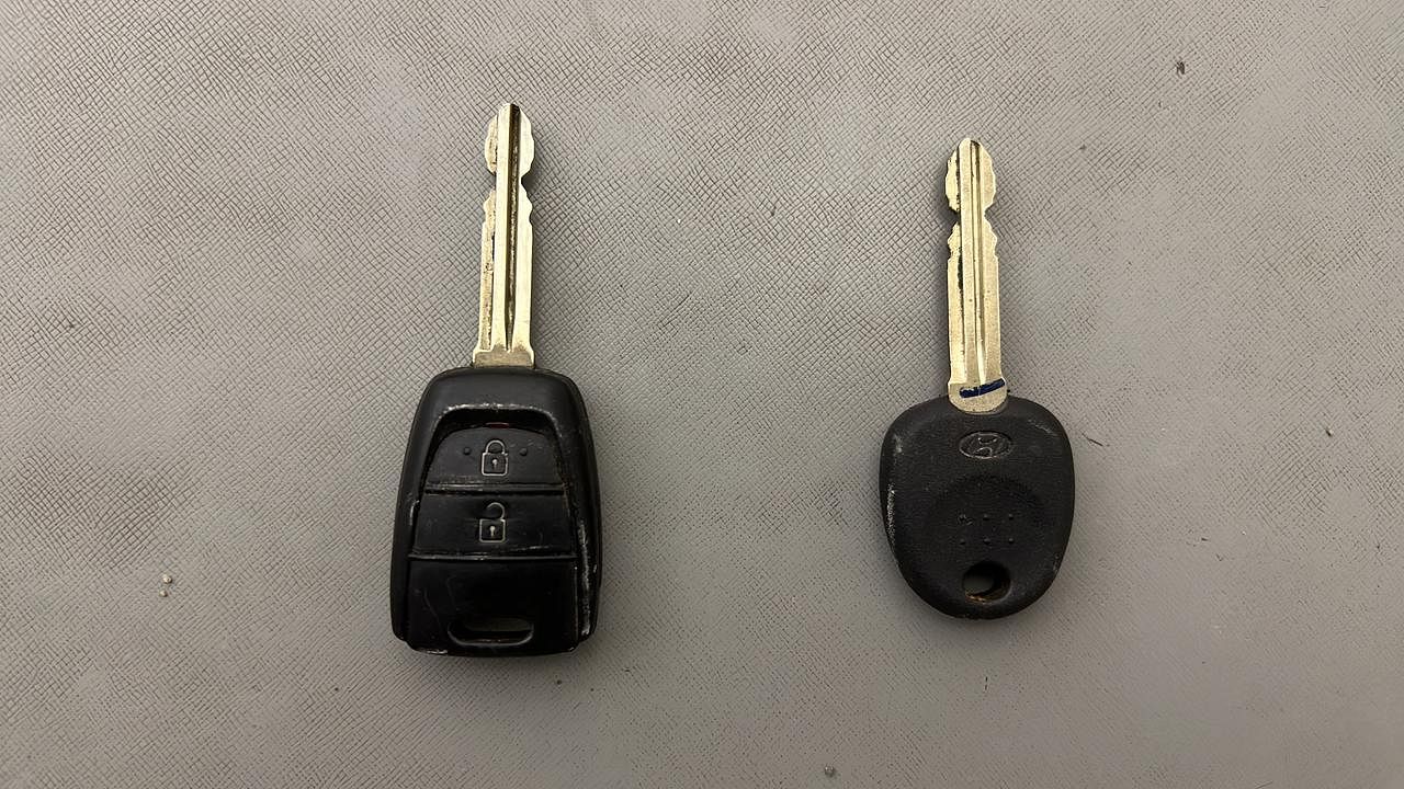 Used 2017 Hyundai Grand i10 [2017-2020] Sportz (O) 1.2 kappa VTVT Petrol Manual extra CAR KEY VIEW