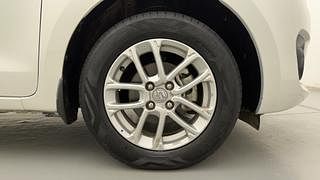 Used 2021 Maruti Suzuki Swift ZXI Plus Dual Tone Petrol Manual tyres RIGHT FRONT TYRE RIM VIEW
