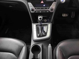 Used 2019 Hyundai Elantra [2016-2019] 1.6 SX (O) AT Diesel Automatic interior GEAR  KNOB VIEW