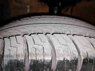 Used 2019 Hyundai Xcent [2017-2019] S Petrol Petrol Manual tyres LEFT FRONT TYRE TREAD VIEW