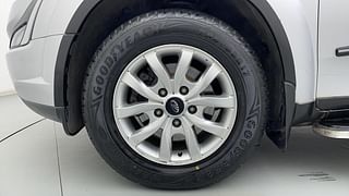 Used 2019 Mahindra XUV500 [2017-2021] W9 AT Diesel Automatic tyres LEFT FRONT TYRE RIM VIEW