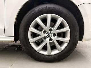 Used 2014 Volkswagen Jetta [2013-2017] Comfortline TDI Diesel Manual tyres RIGHT FRONT TYRE RIM VIEW