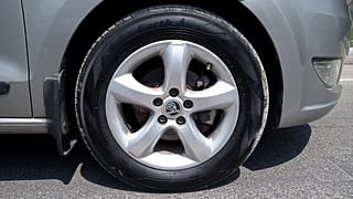 Used 2015 Skoda Rapid 1.5 TDI CR Ambition Diesel Manual tyres RIGHT FRONT TYRE RIM VIEW