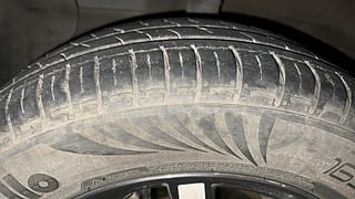 Used 2020 Hyundai Grand i10 Nios Sportz 1.2 Kappa VTVT CNG Petrol+cng Manual tyres LEFT FRONT TYRE TREAD VIEW