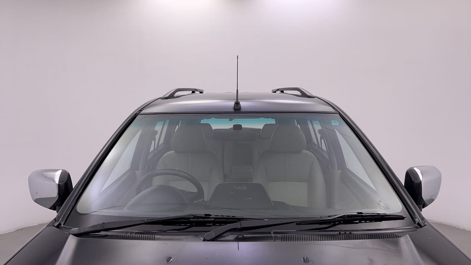 New Mitsubishi Pajero Sport exterior FRONT WINDSHIELD VIEW