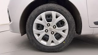 Used 2016 Hyundai Grand i10 [2013-2017] Sportz 1.2 Kappa VTVT Petrol Manual tyres LEFT FRONT TYRE RIM VIEW