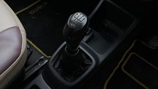 Used 2016 Renault Kwid [2016-2019] 1.0 RXT Petrol Manual interior GEAR  KNOB VIEW