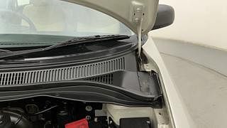 Used 2011 Maruti Suzuki Swift [2007-2011] VXi Petrol Manual engine ENGINE LEFT SIDE HINGE & APRON VIEW