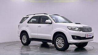 Used 2014 Toyota Fortuner [2012-2016] 3.0 4x2 MT Diesel Manual exterior RIGHT FRONT CORNER VIEW