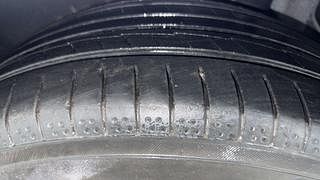 Used 2016 Hyundai Elantra [2016-2022] 2.0 SX(O) AT Petrol Automatic tyres LEFT REAR TYRE TREAD VIEW