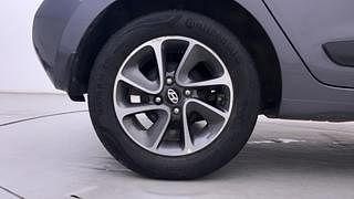 Used 2019 Hyundai Grand i10 [2017-2020] Asta 1.2 Kappa VTVT Petrol Manual tyres RIGHT REAR TYRE RIM VIEW