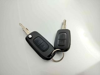 Used 2017 Renault Kwid [2017-2019] RXT 1.0 SCE Special Petrol Manual extra CAR KEY VIEW