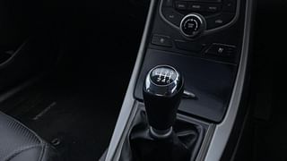 Used 2016 Hyundai Elantra [2016-2022] 2.0 SX MT Petrol Manual interior GEAR  KNOB VIEW