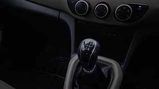 Used 2014 Hyundai Grand i10 [2013-2017] Sportz 1.1 CRDi Diesel Manual interior GEAR  KNOB VIEW