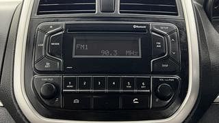 Used 2018 Maruti Suzuki Vitara Brezza [2016-2020] VDi (O) Diesel Manual top_features Integrated (in-dash) music system