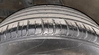 Used 2020 Hyundai Venue [2019-2022] SX 1.5 CRDI Diesel Manual tyres RIGHT REAR TYRE TREAD VIEW