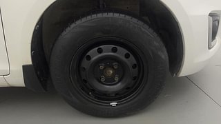 Used 2017 Maruti Suzuki Swift [2011-2017] VXi Petrol Manual tyres RIGHT FRONT TYRE RIM VIEW