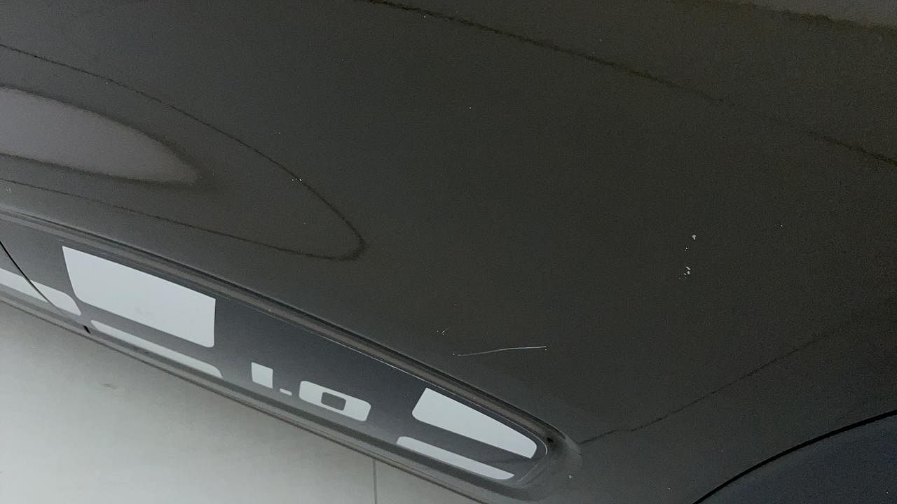 Used 2016 Renault Kwid [2016-2019] 1.0 RXT Petrol Manual dents MINOR SCRATCH