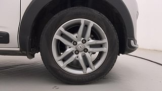 Used 2020 Renault Triber RXZ AMT Petrol Automatic tyres RIGHT FRONT TYRE RIM VIEW