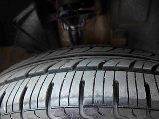Used 2017 Renault Kwid [2017-2019] RXT 1.0 SCE Special Petrol Manual tyres RIGHT FRONT TYRE TREAD VIEW
