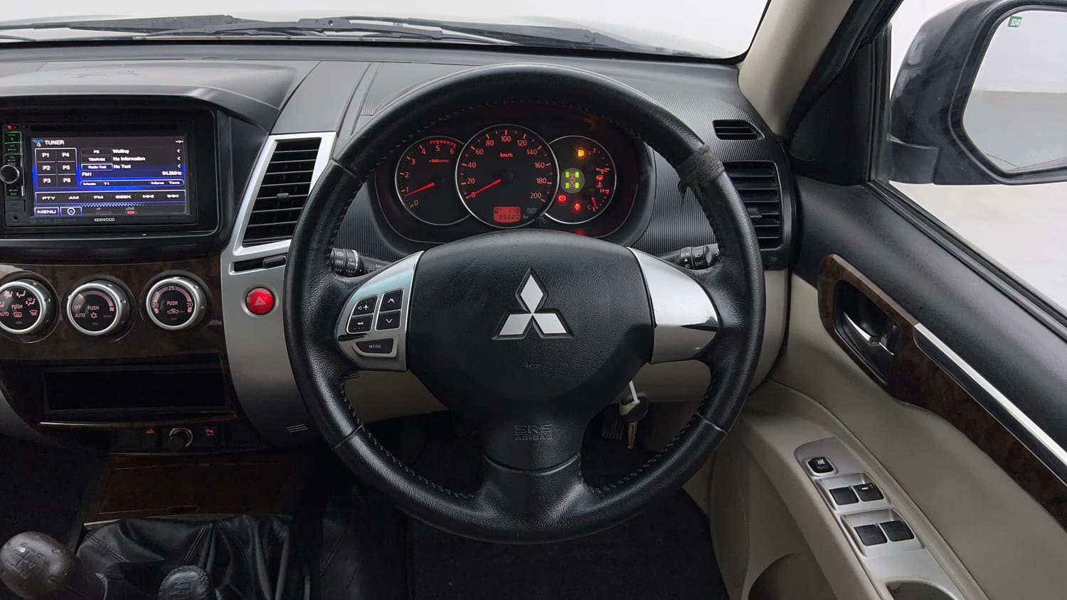 New Mitsubishi Pajero Sport interior STEERING VIEW