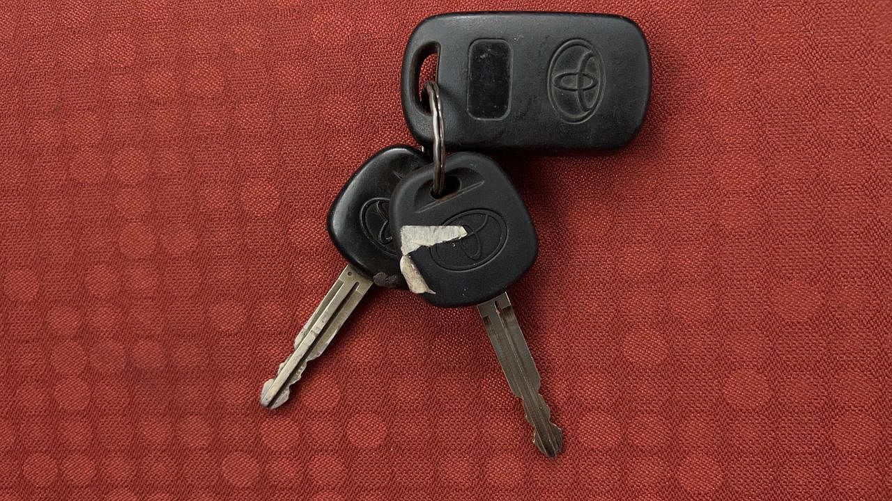 Used 2011 Toyota Etios [2010-2017] VX Petrol Manual extra CAR KEY VIEW