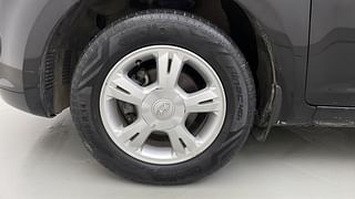 Used 2011 Hyundai i20 [2011-2014] 1.2 sportz Petrol Manual tyres LEFT FRONT TYRE RIM VIEW