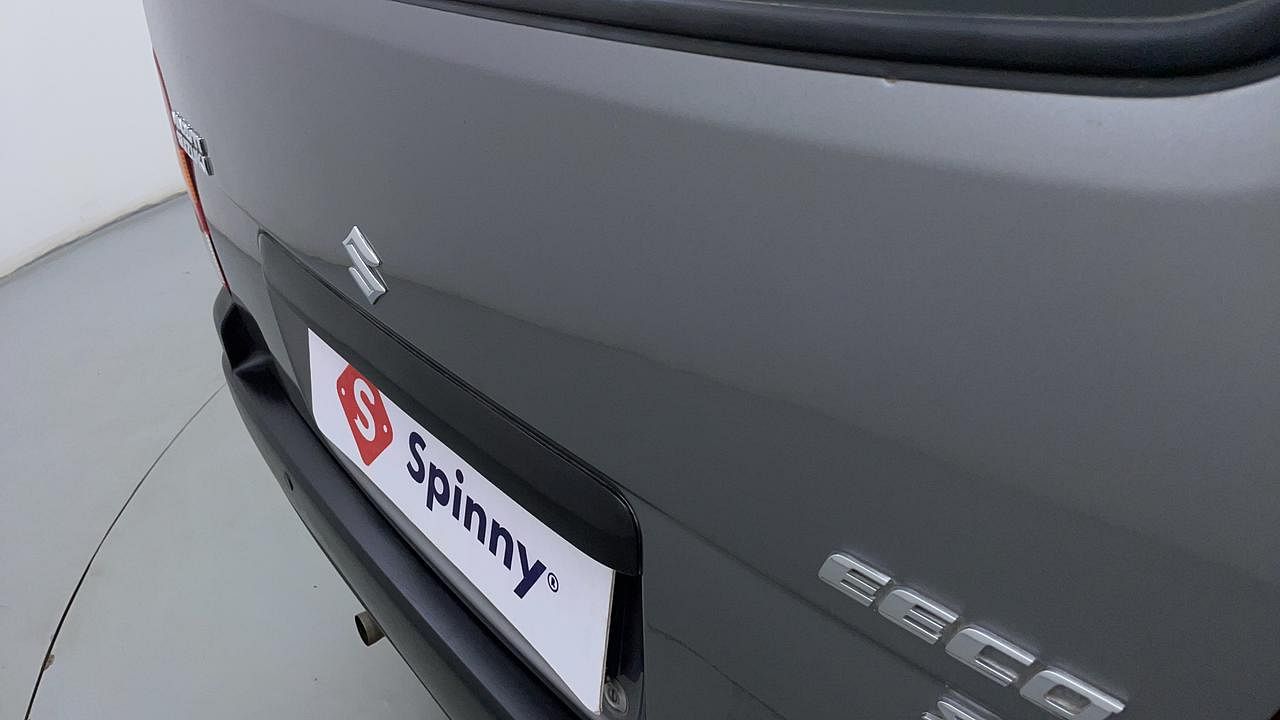 Used 2021 Maruti Suzuki Eeco STD 7 STR Petrol Manual dents MINOR SCRATCH