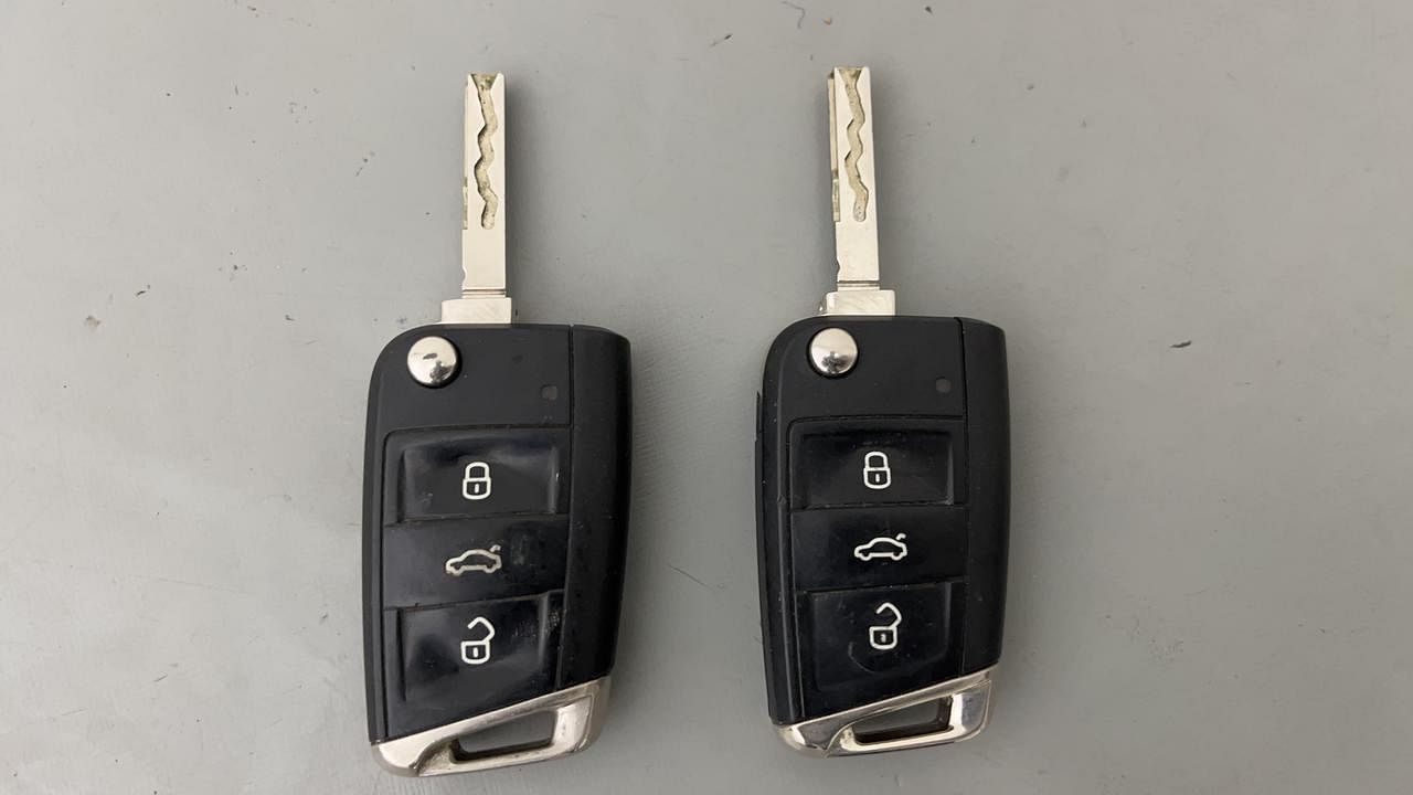 Used 2018 Volkswagen Tiguan [2017-2020] Highline TDI Diesel Automatic extra CAR KEY VIEW