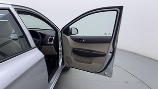 Used 2011 Hyundai i20 [2008-2012] Asta 1.4 AT Petrol Automatic interior RIGHT FRONT DOOR OPEN VIEW