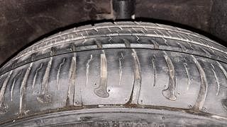 Used 2018 Hyundai Grand i10 [2017-2020] Sportz 1.2 Kappa VTVT Petrol Manual tyres RIGHT FRONT TYRE TREAD VIEW
