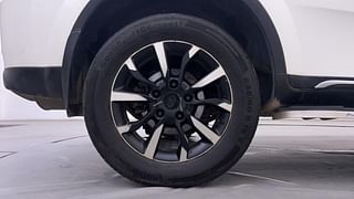 Used 2018 Mahindra XUV500 [2018-2021] W11 AT Diesel Automatic tyres RIGHT REAR TYRE RIM VIEW