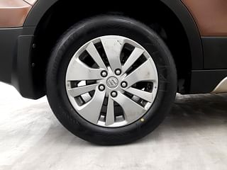 Used 2016 Maruti Suzuki S-Cross [2015-2017] Zeta 1.3 Diesel Manual tyres RIGHT REAR TYRE RIM VIEW