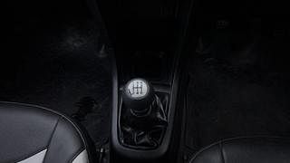 Used 2016 Maruti Suzuki Swift [2011-2017] ZDi Diesel Manual interior GEAR  KNOB VIEW