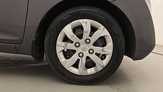 Used 2015 Hyundai Eon [2011-2018] Sportz Petrol Manual tyres RIGHT FRONT TYRE RIM VIEW