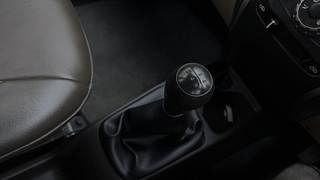 Used 2018 Hyundai Eon [2011-2018] Magna + (O) Petrol Manual interior GEAR  KNOB VIEW