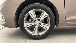 Used 2019 Hyundai Verna [2017-2020] 1.6 VTVT SX Petrol Manual tyres LEFT FRONT TYRE RIM VIEW