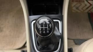 Used 2015 Maruti Suzuki Ciaz [2014-2017] ZXi Petrol Manual interior GEAR  KNOB VIEW