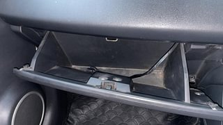 Used 2011 Maruti Suzuki Swift [2007-2011] VDi Diesel Manual top_features Glove compartment